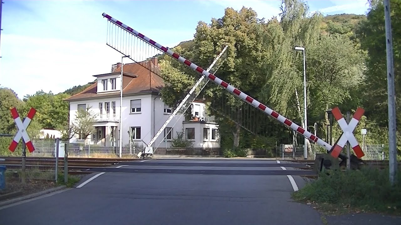 Spoorwegovergang Löhnberg (D) // Railroad crossing // Bahnübergang