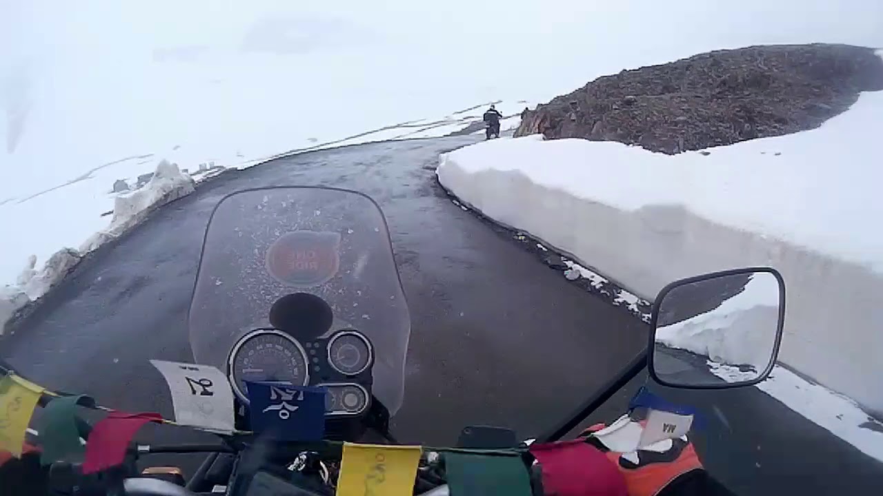 Extreme roads of Ladakh on Royal Enfield Himalayan | Snowfall | The Himalayan Rider
