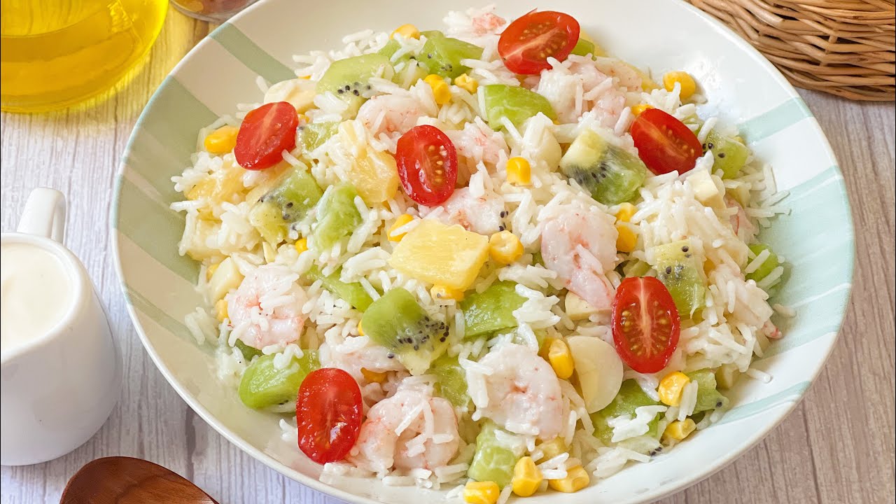 في هاد الصهد مايليق ليه غير هاد السلطة المنعشة و المغذية بصلصة اكثر من رائعة  🥝🍍Salade hawaienne