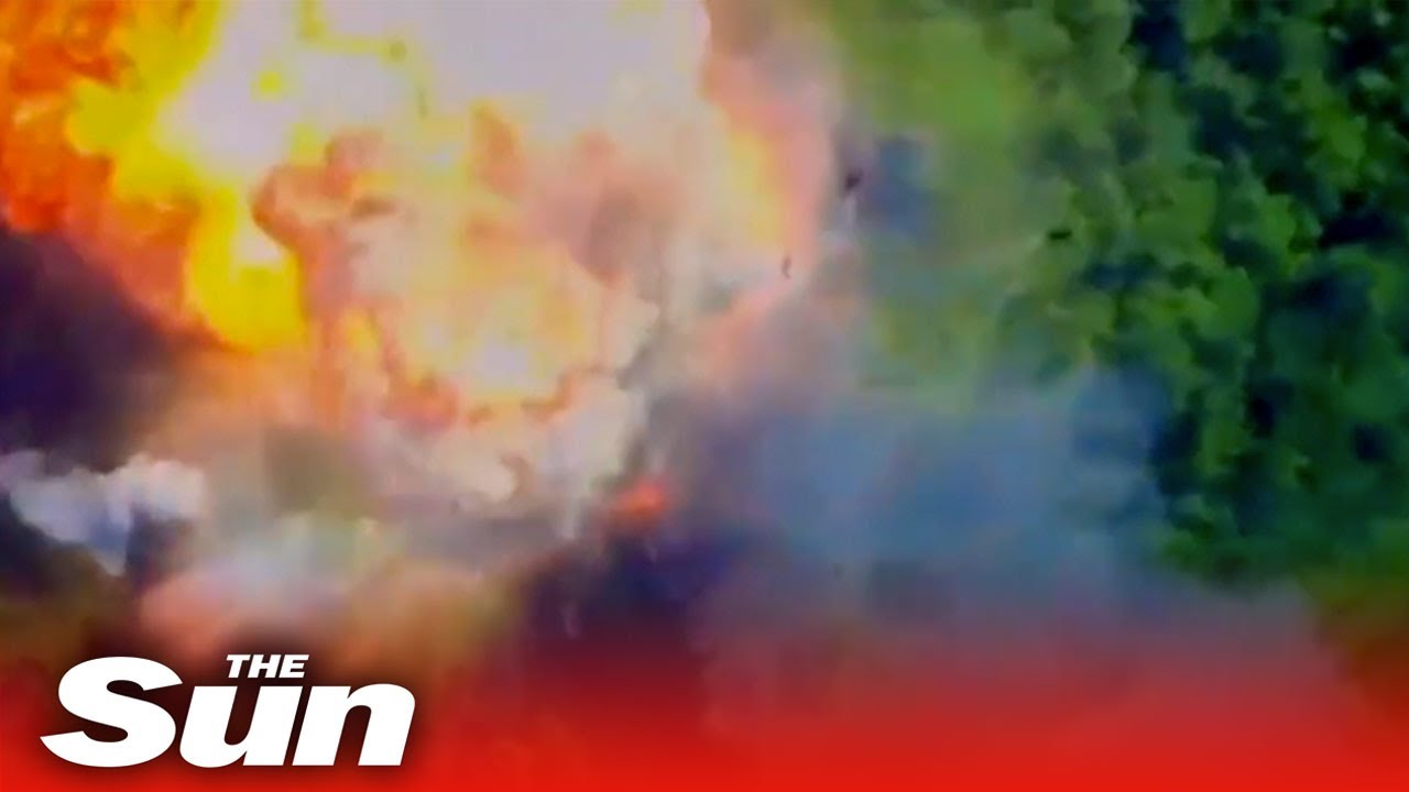 Huge explosion erupts as Ukrainian troops blow up Russian self-propelled Howitzer