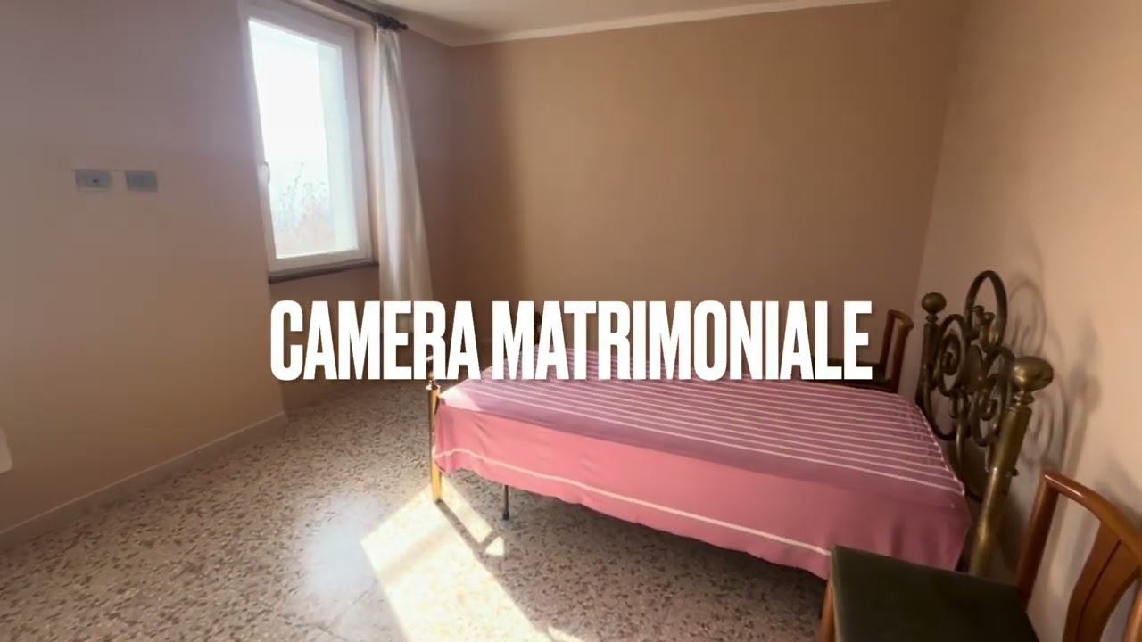 Casa indipendente con ampio terreno e portico