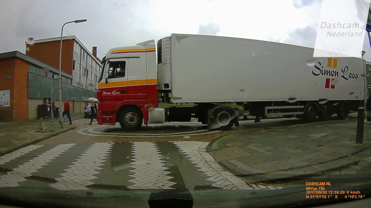 Dutch Dashcam| Amazing Dutch truck driver with skills!