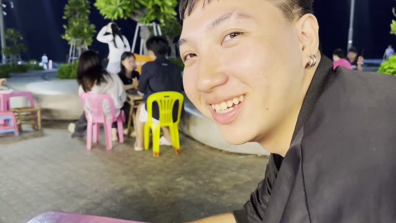 VLOG 1#: L&Agrave;M ĂN (w/ Yahshi)