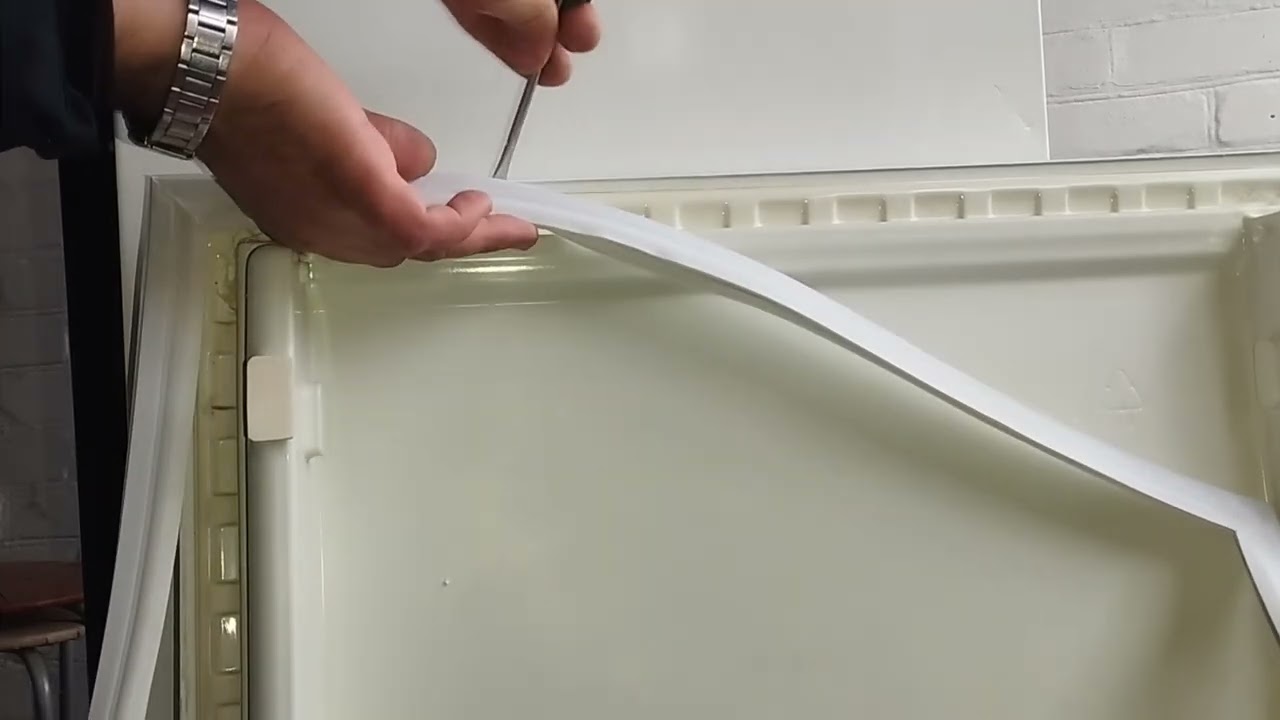 Замена уплотнительной резины #automobile #refrigerator #холод #своимируками