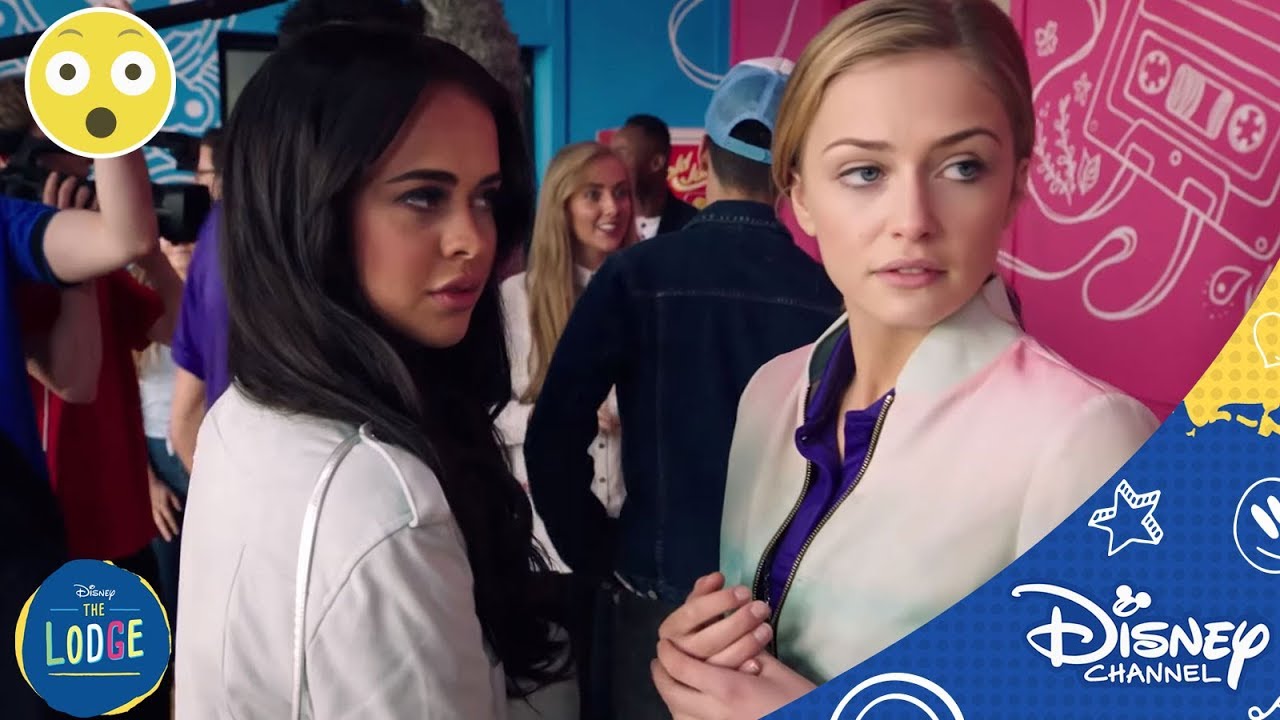The Lodge | Een Onverwachte Wending | Disney Channel BE