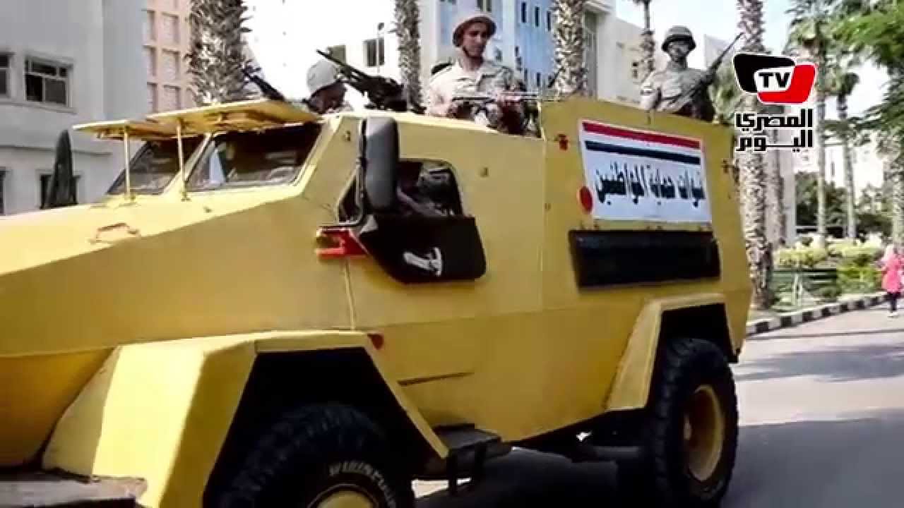 لحظة دخول قوات الجيش إلى جامعة المنصورة لتأمينها