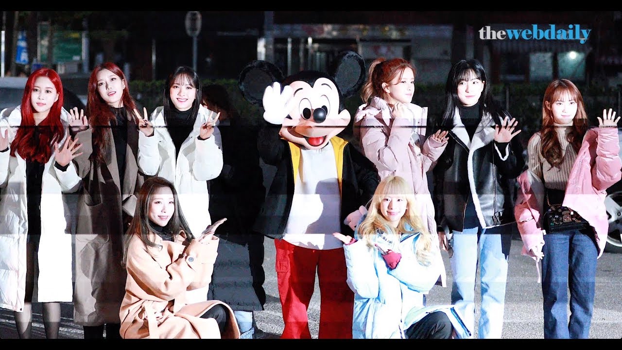 [WD영상][4K] ‘어르신을 공경합시다~’ 우주소녀X미키마우스 11월 30일 뮤직뱅크 957회 출근길