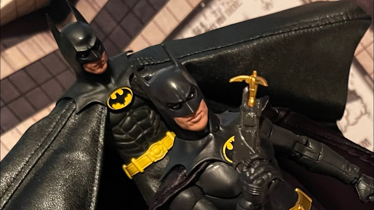 Обзор фигурки Бэтмена от Mezco (1989) Китона и McFarlane (из серии «Бэтмен возвращается»)