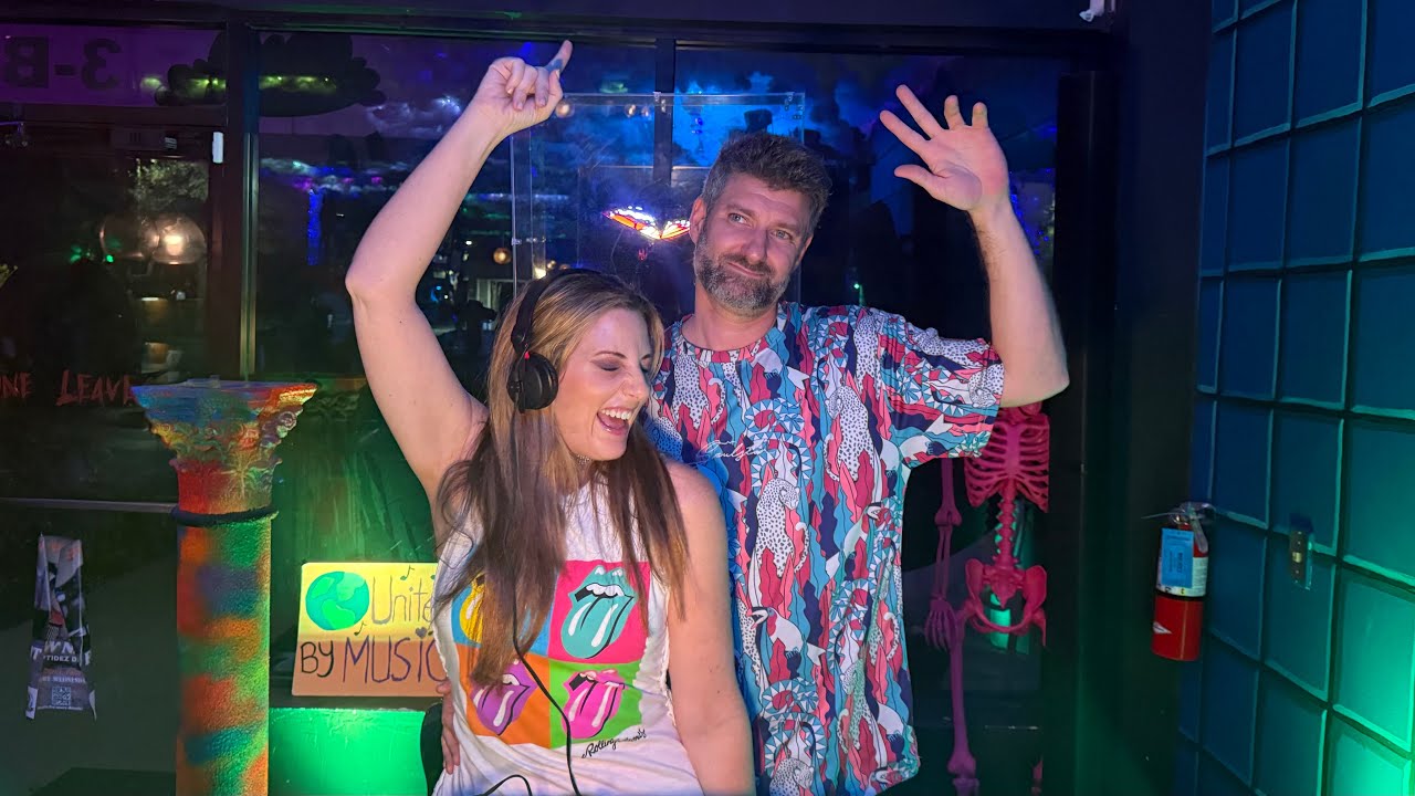 Funky House Music & Remixes, live DJ set with Brady Beats and The Token Girl!🎵🫶