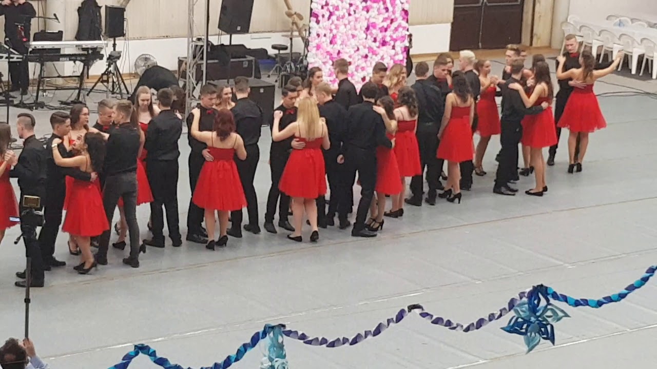 Illyés Gyula gimnázium 12.B tánca 2018.12.07