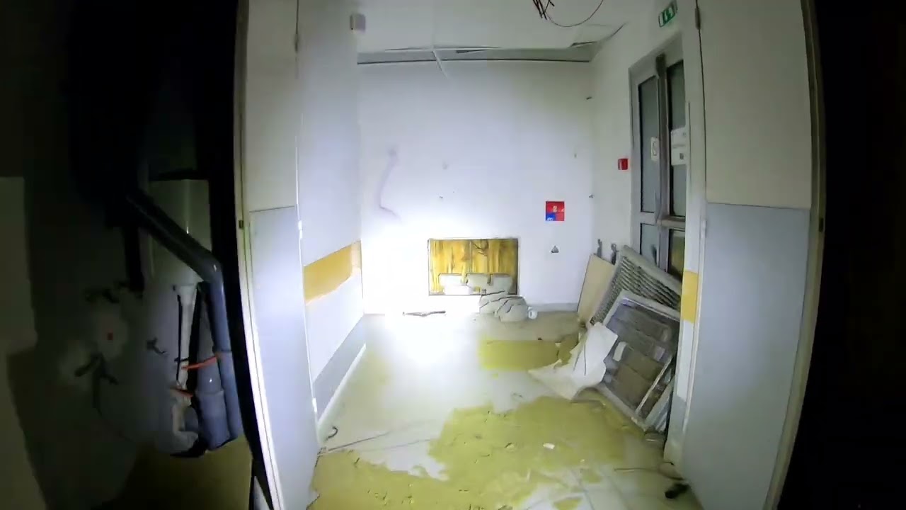 Urbex #25 Hôpital abandonné avec la nouvelle lampe de poche 🔦