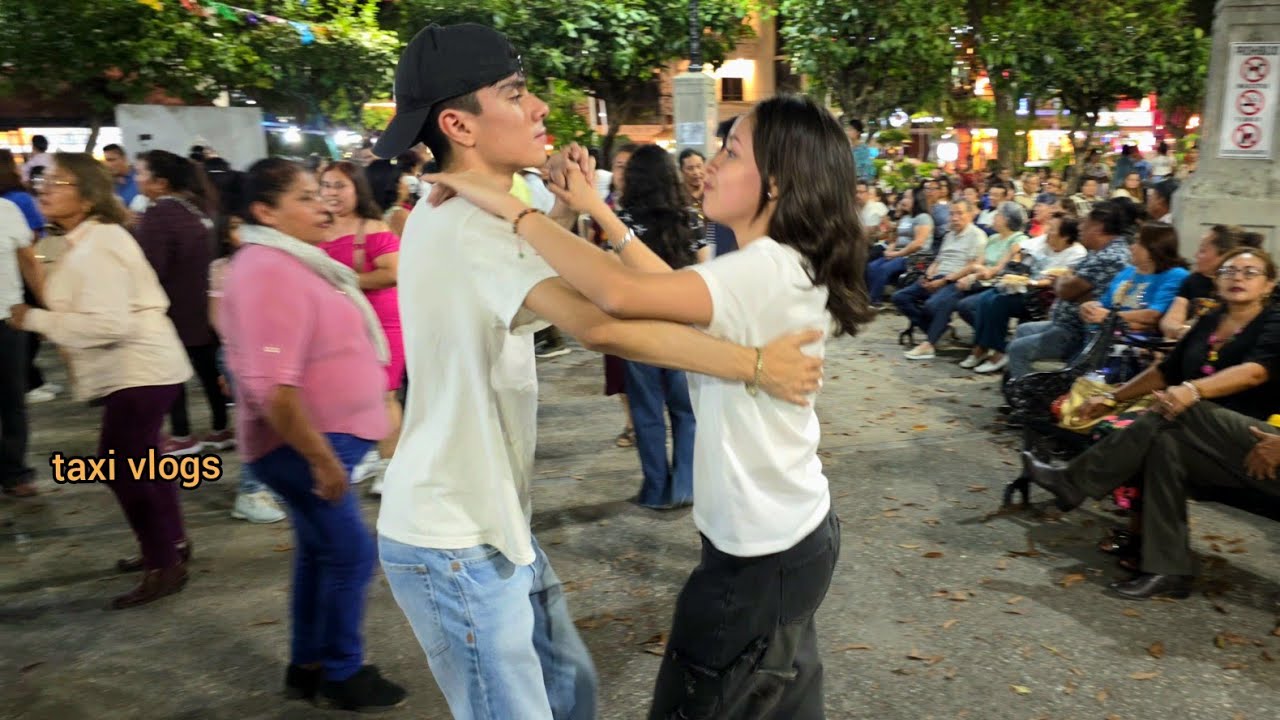 Noche de ritmo y alegria en el Parque de la Marimba Chiapas 21 de febrero