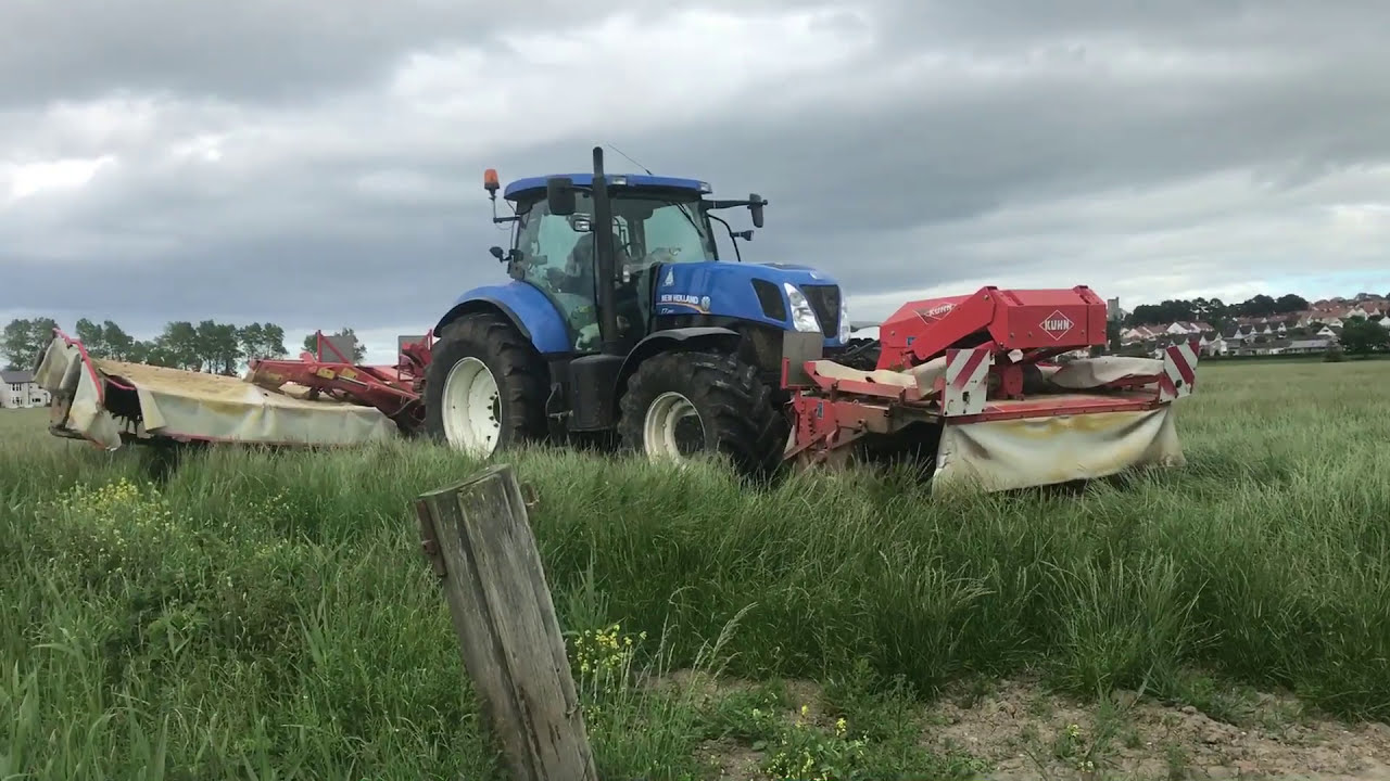 Newholland T7.250 & Kuhn Triple Mowers North Wales 2017