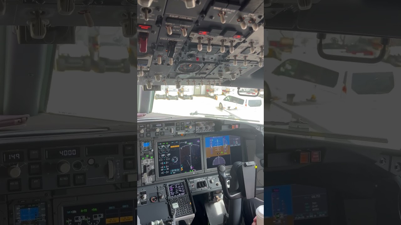 United 737 Max 9 Cockpit 🤩
