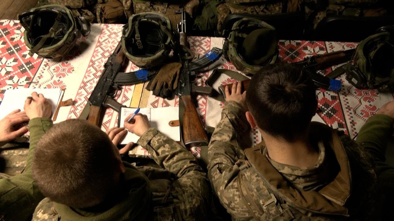 Voci e storie dal fronte in UCRAINA: cos&igrave; la guerra distrugge vite e sogni delle giovani reclute