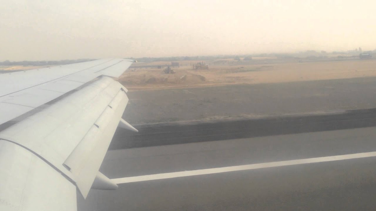 Посадка в аэропорту Шарджи Boeing 757-200 Ikar airlines рейс 8807 23.01.2014