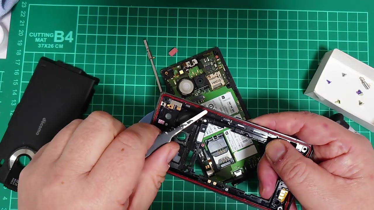 docomo T-01C REGZA phoneを分解！