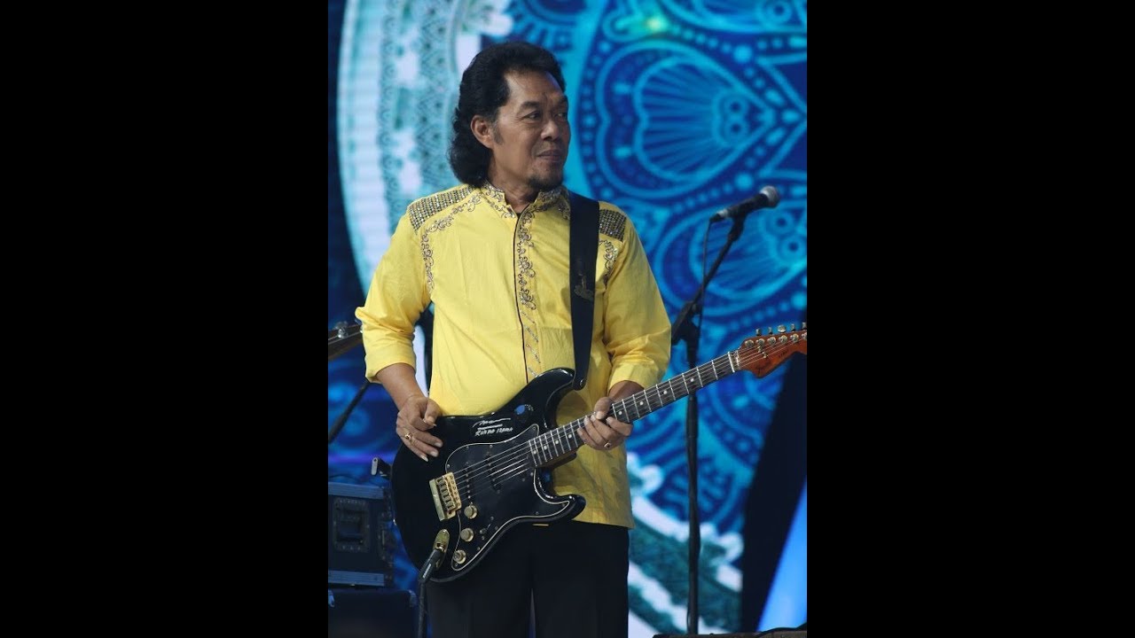 LEBIH DEKAT DENGAN PEMAIN GITAR RHYTHM SONETA GROUP