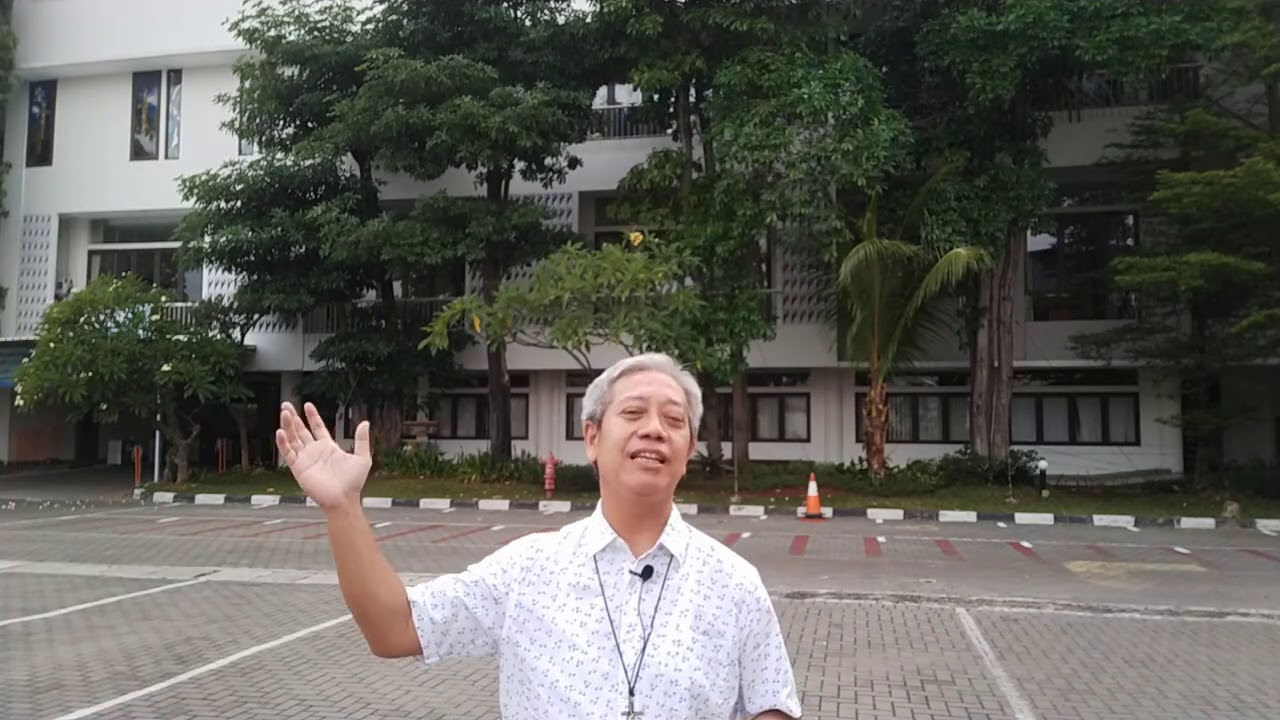 Tuhan Sungguh Hidup dan Peduli