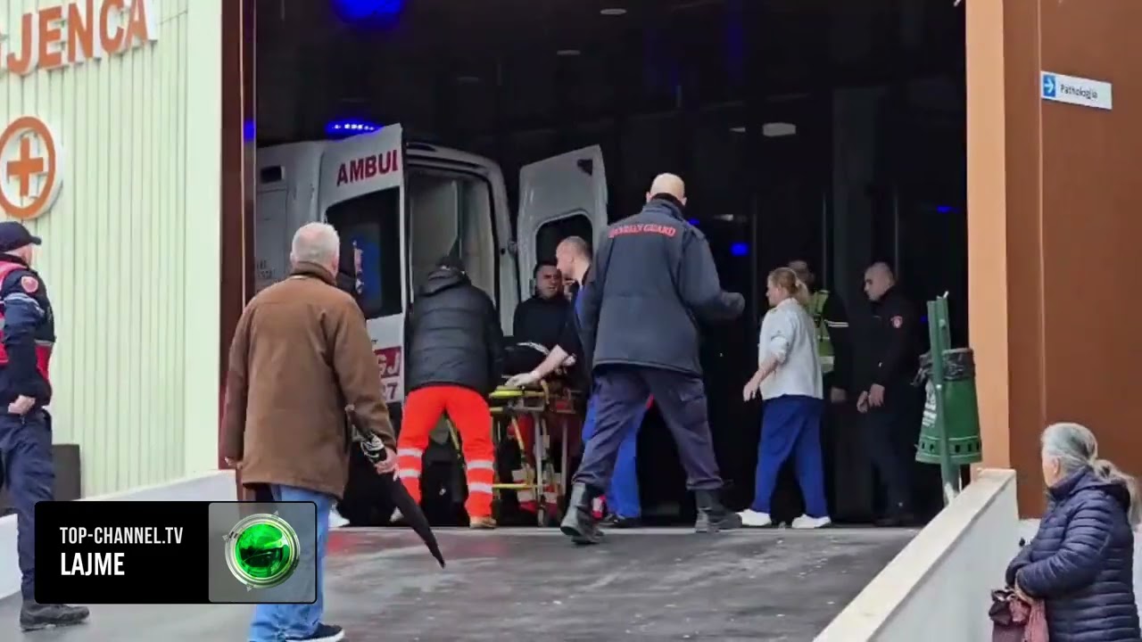 Top Channel/ Aksident i friksh&euml;m n&euml; Vlor&euml;, makinat p&euml;rplasen me nj&euml;ra-tjetr&euml;n, dy t&euml; plagosur