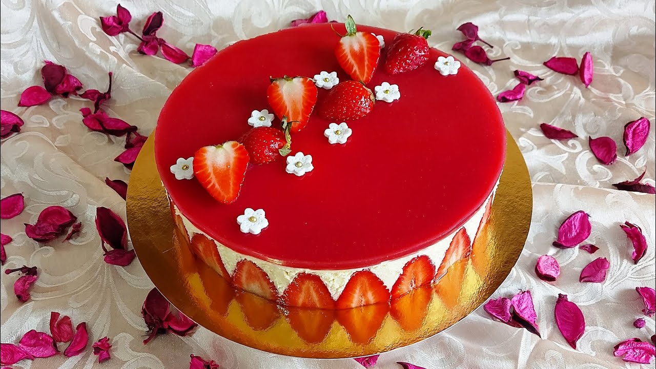 أروووع فريزيي بكريم موسلين وكلاصاج لامع بنكهة الفراولة شكل و مذاق ياسلام تستحق التجربة 🍰  Fraisier