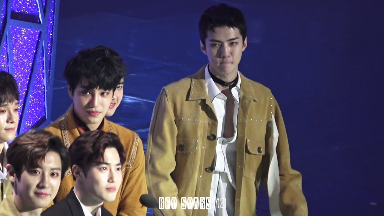 170222 가온 EXO 엑소 세훈 SEHUN 가수석 ~인기상 개인/그룹상 수상 소감 직캠 - 두근대는 형들 + 에리들이 부르는 오세훈!에 부끄러운 막내 @ GAON Chart