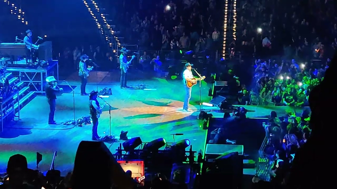 Jon Pardi - Heartache Medication @Dickiesarena 12/2/2023