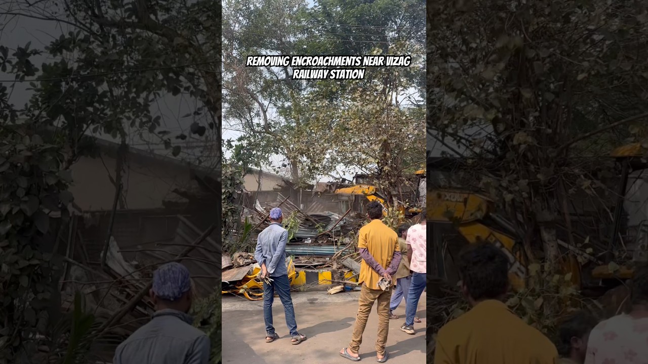 Removing encroachments near Vizag railway station #vizag #railwaystation #gvmc #police