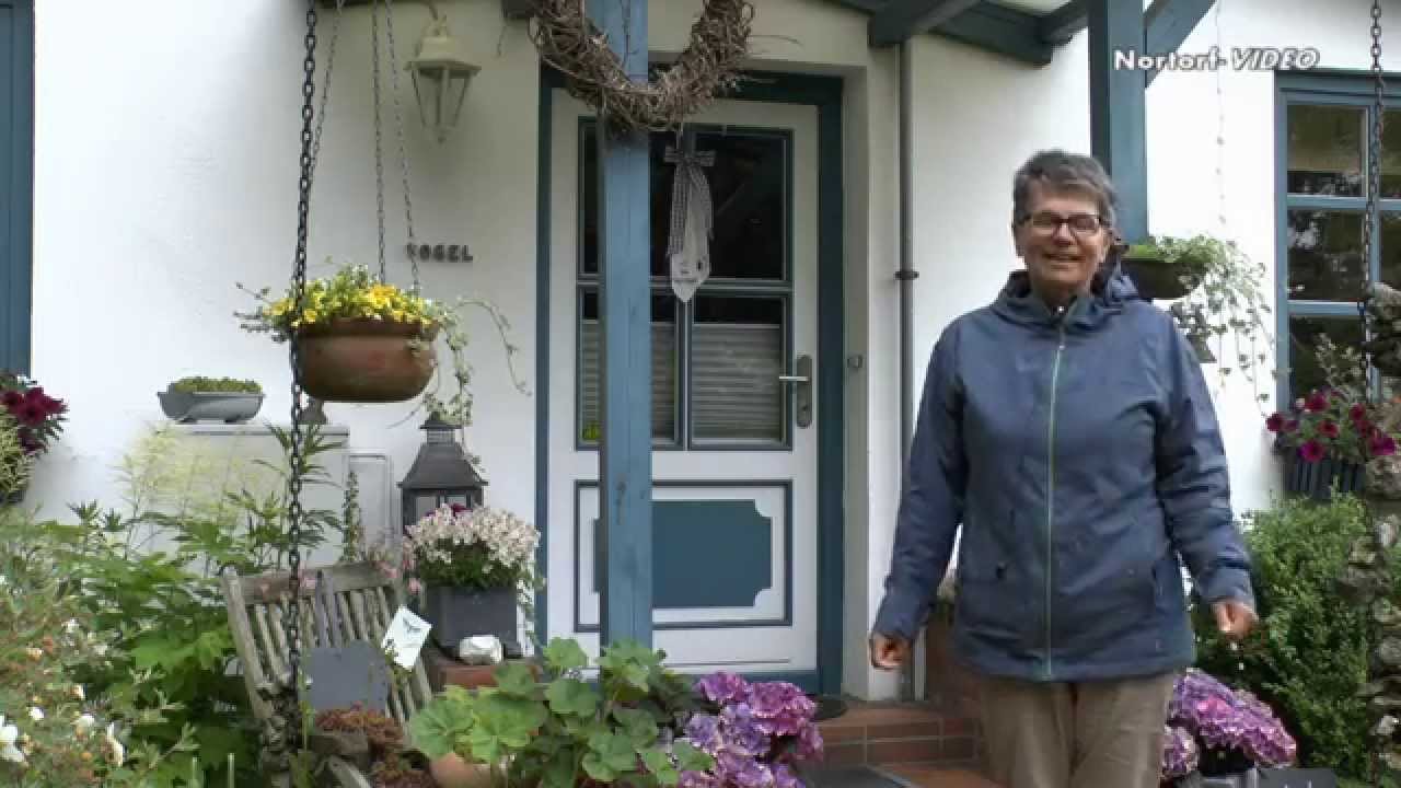Birgitt Vogel aus Altmühlendorf öffnet ihren Garten
