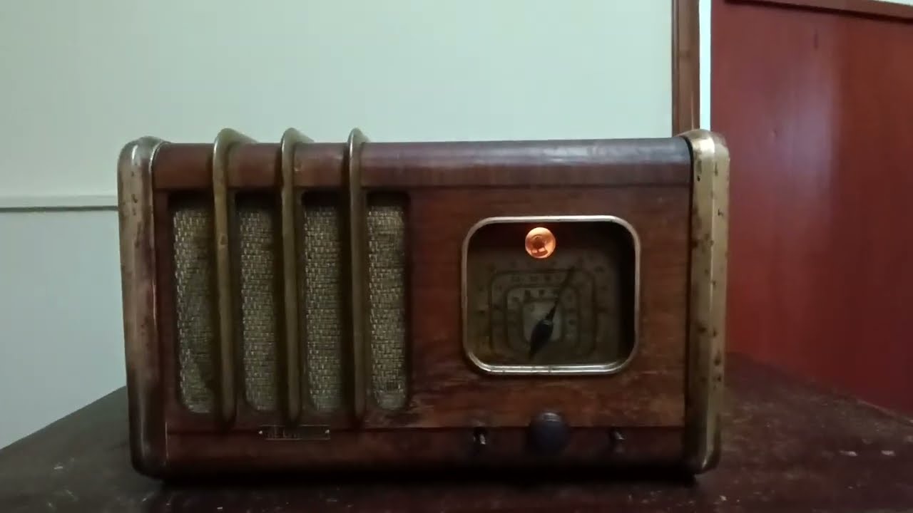 Radio a Valvulas THE EPHILON enciende solamente