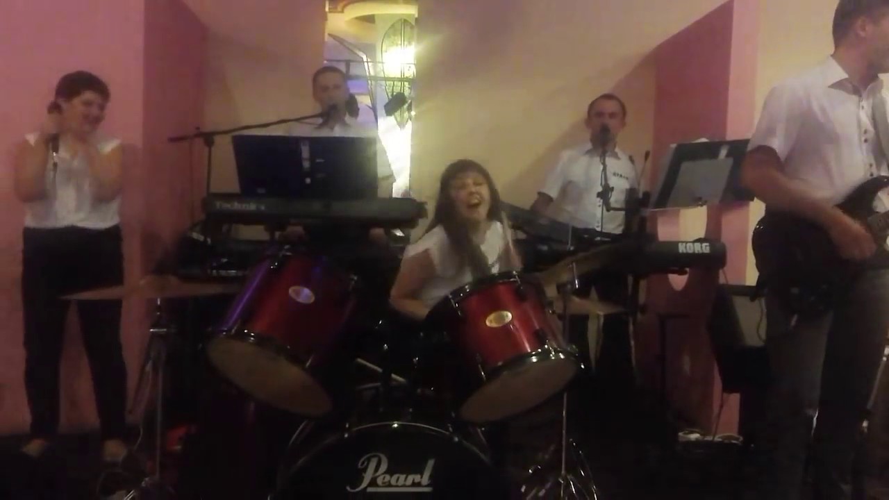 Best female drummer ever ! 