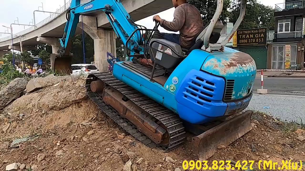 Kubota K-030 (gàu 0.15) máy bơm lanh, lẹ, êm như chó thở. Mời AE tham khảo.