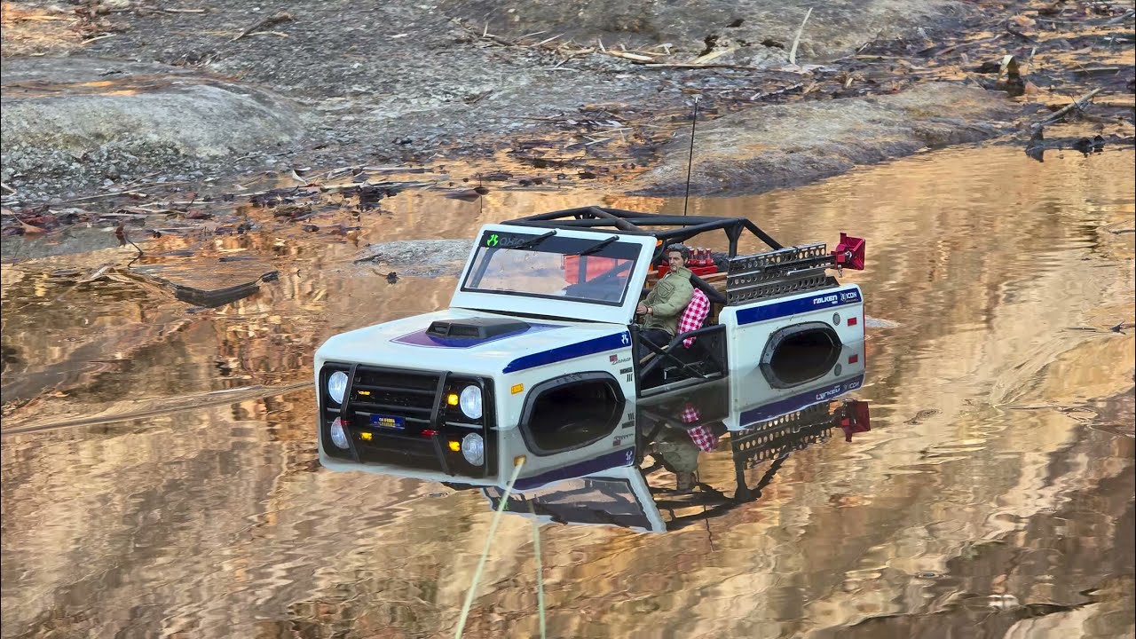 Axial SCX10 III Ford Bronco - winter ice rock crawling 2