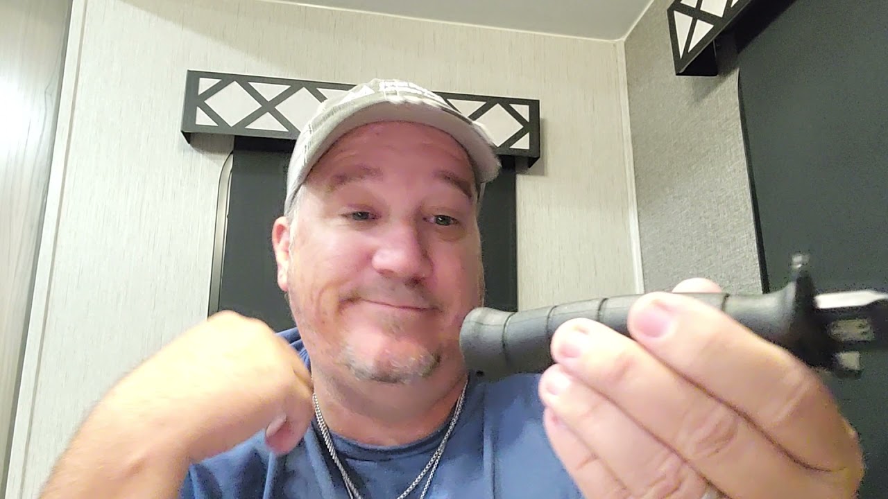 Comparing the Glock 81 field knife and the made in China knock off knife.