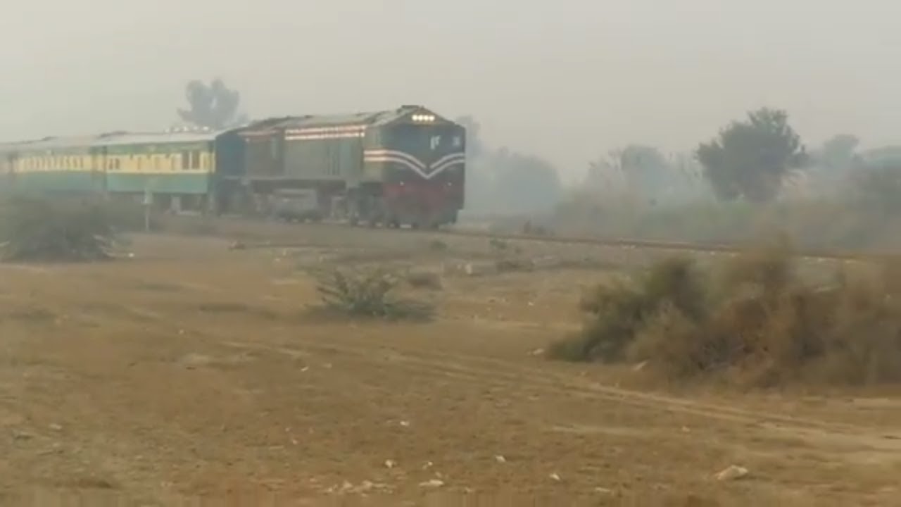 Pakistan Railways | 23 UP Akbar Express Near Faisalabad Dry port Railway Station || Zahid Hameed ||