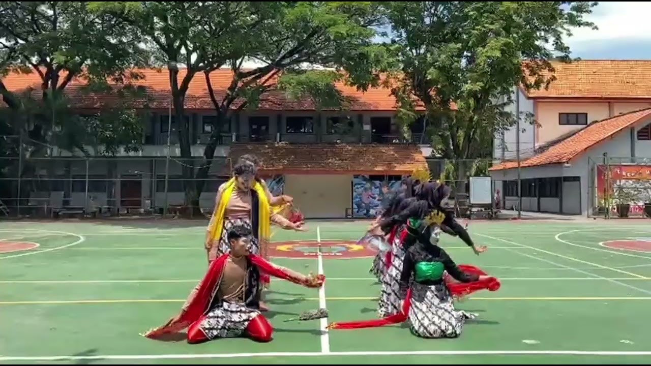 Tari Komedi Kelompok 4 Kelas XI-4 SMAN 2 Lamongan