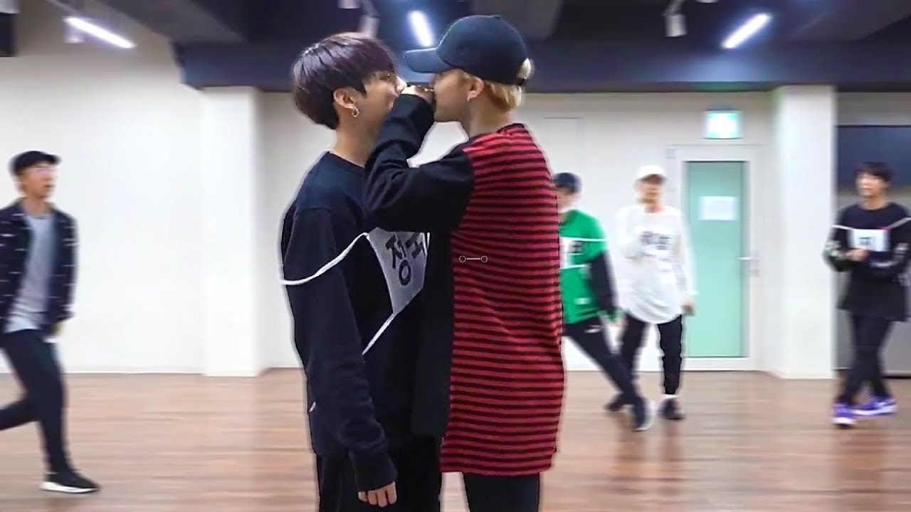 Everybody loves Jimin so much 😱
