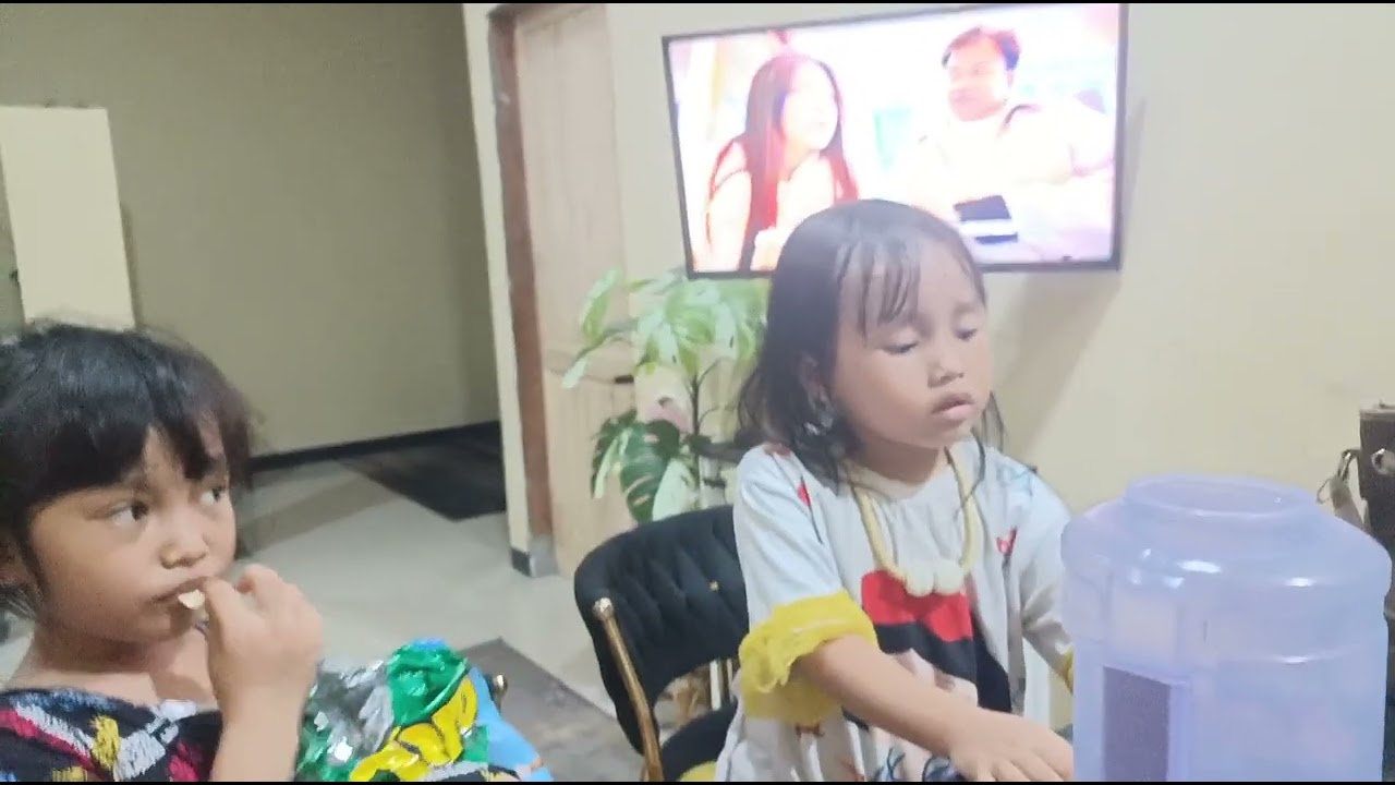 Mereka bertengkar adu mulut dn adu lagu🤣4&7thn