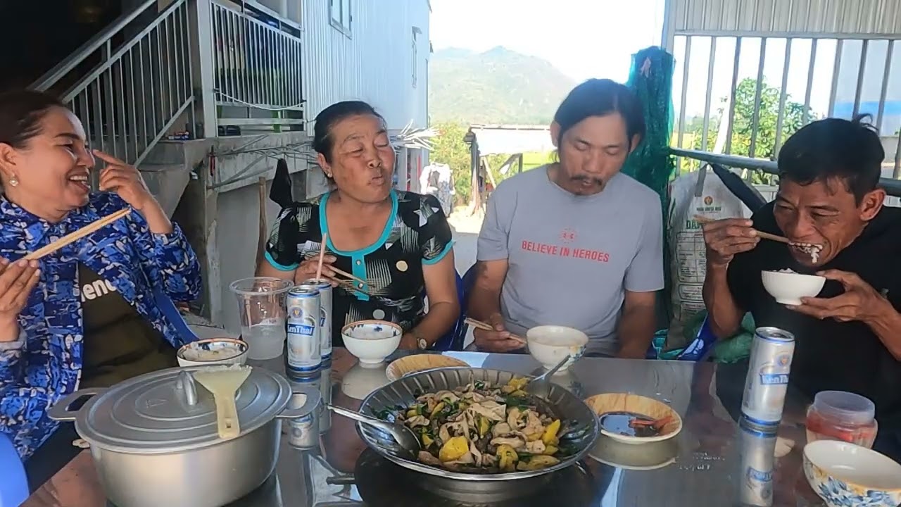 Lòng Bò Xào Khóm Thơm Phức Tư Cà Khịa Hôm Nay Được Làm Vài Ve Qúa Vui