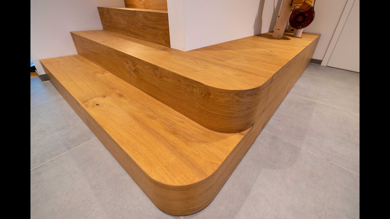 Faltwerktreppe und Garderobe aus einem Guss