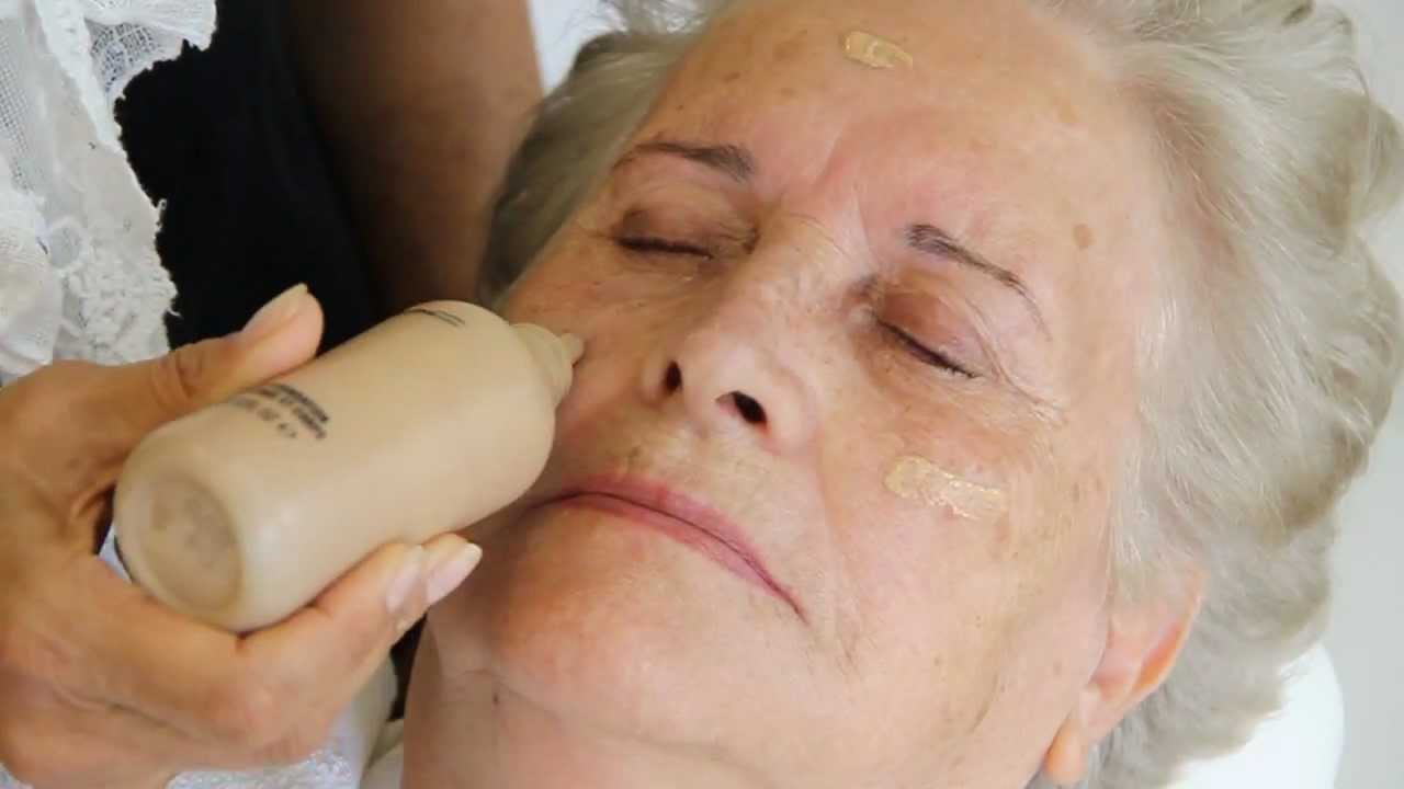 Maquiagem para mulheres acima de 70 anos  ̶  por Vera Carreira