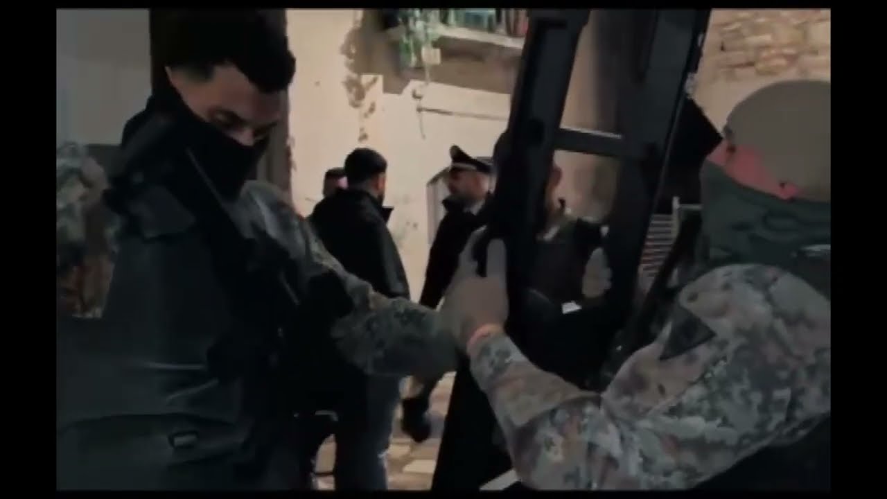 Bitonto, blitz antidroga carabinieri contro i clan: smantellata rete telecamere nel centro storico