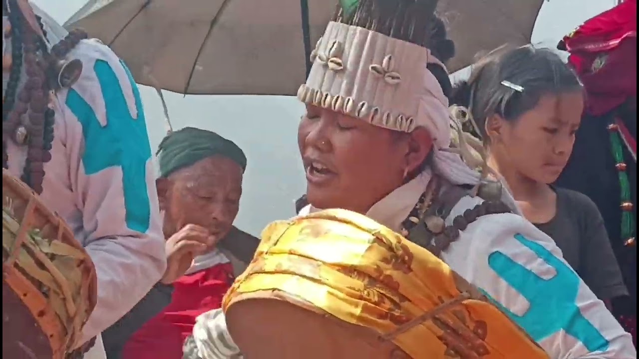 ८ वर्षको बोम्बोको र पूर्वेली महिला बोम्बोहरुको खत्रा नाच !