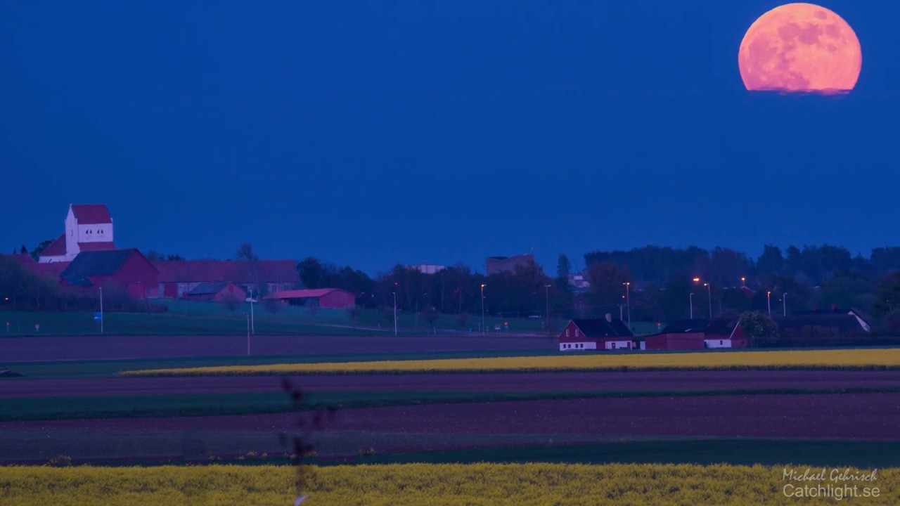 Supermoon rising over Dalby