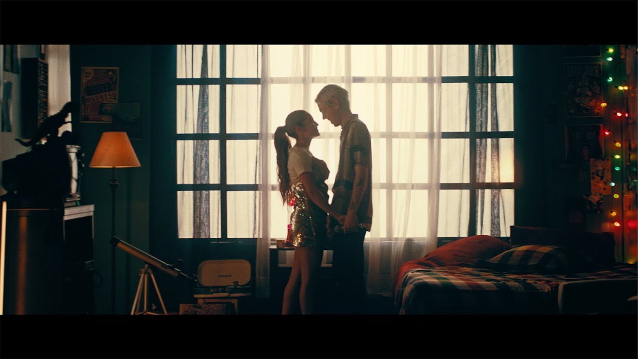 Karol Sevilla | Tus Besos (Video Oficial)