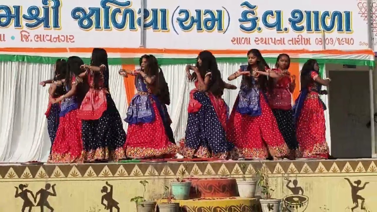 26 મી જાન્યુઆરી કાર્યક્રમ ધોરણ _૮ ની બહેનો કૃતિ ડાકલા રાસ 🎉