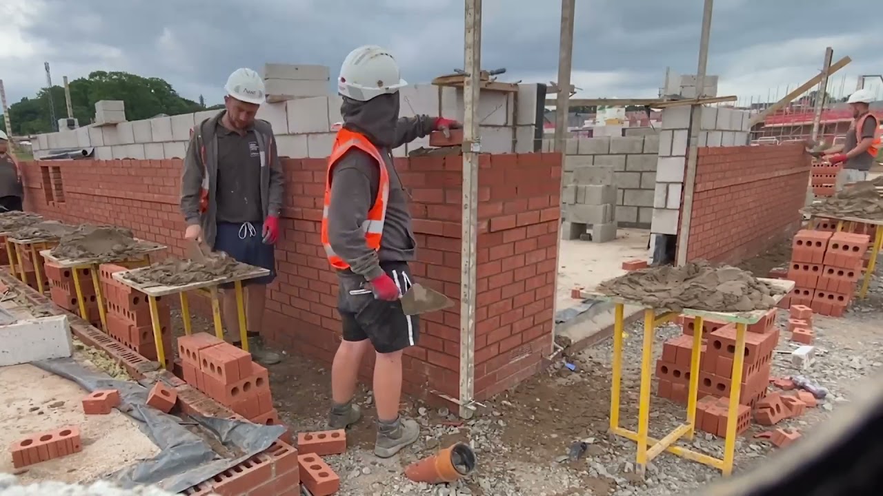 BRICKLAYING - on a 1st lift for On The Tools 👌🏻 🧱 🧱 🧱