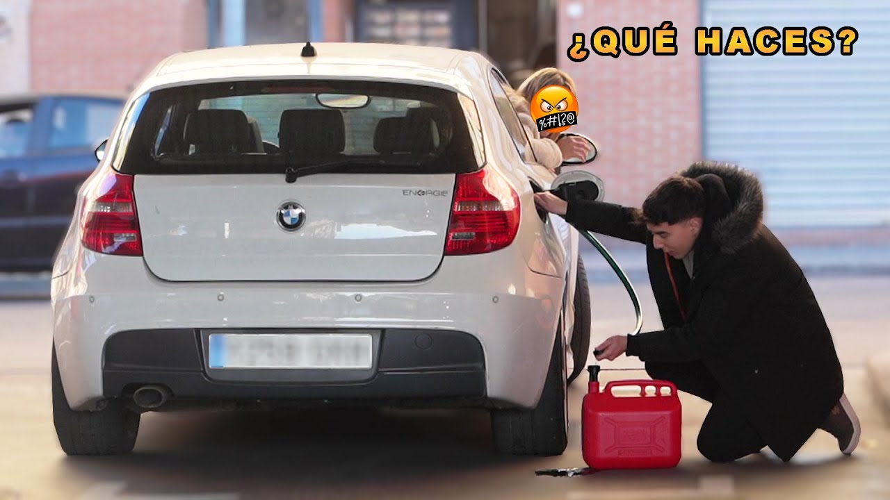 ROBAMOS GASOLINA DE LOS COCHES 😂 [Broma Cámara Oculta]