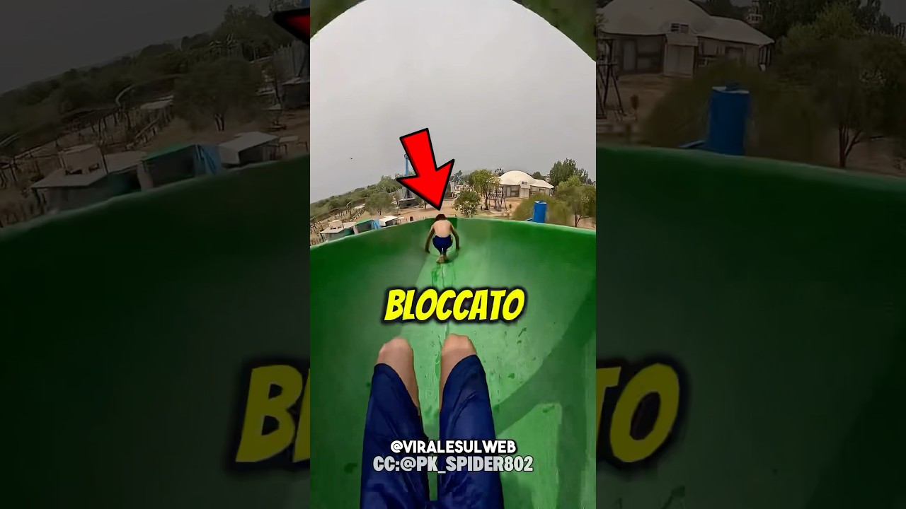 BLOCCATI NELLO SCIVOLO D’ACQUA ROTTO😱 