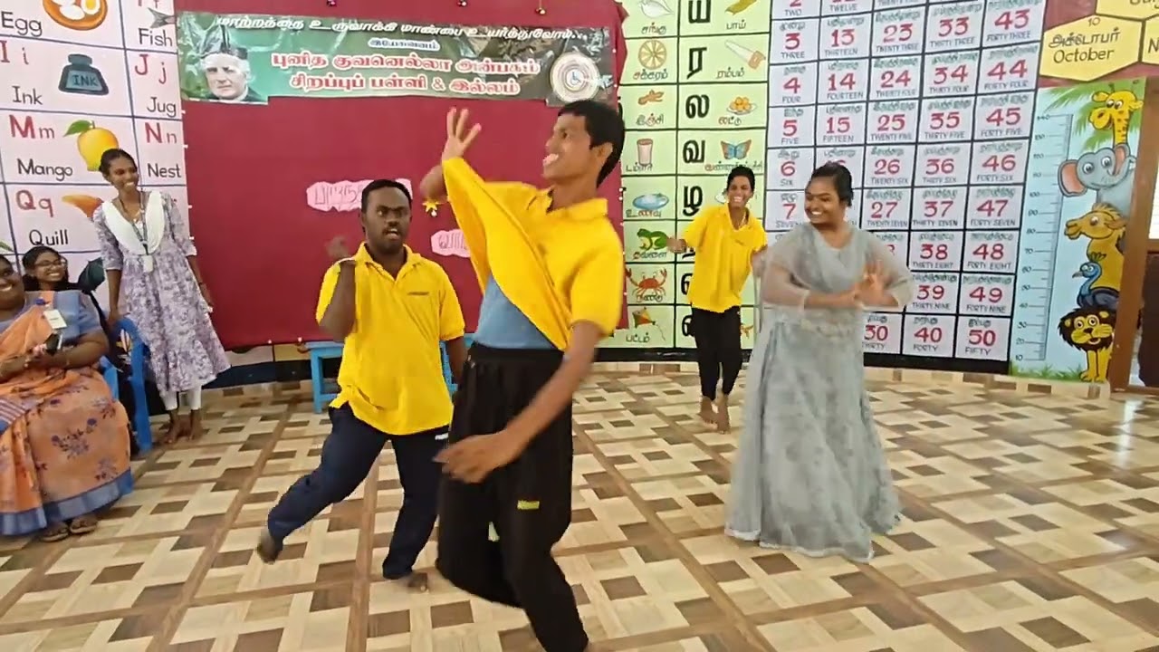இதயா கல்லூரி இயற்பியல் துறை -  குழந்தைகளுடன் நடனம்
